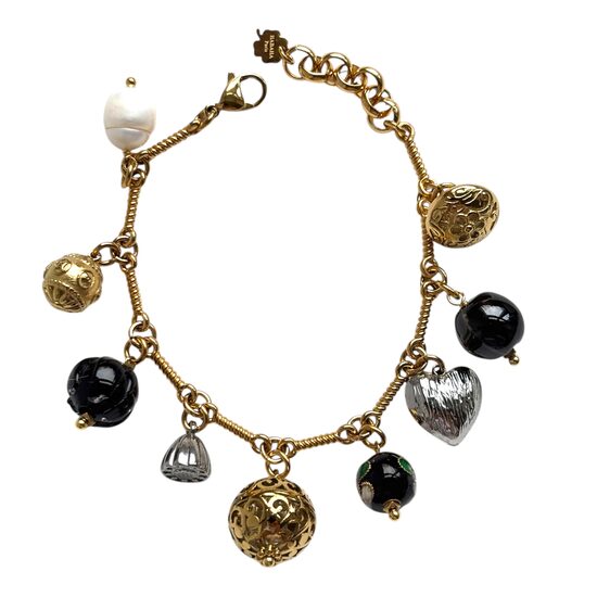 Rokassprādze ar piekariņiem 